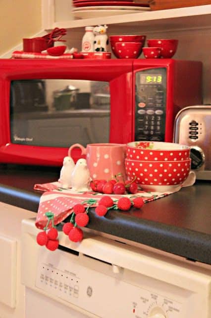 6 Best Red Microwaves in 2021 - Fork & Spoon Kitchen