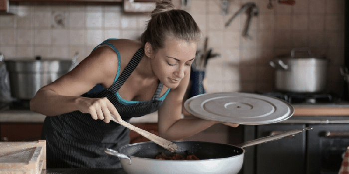 Why do Induction Cooktops Sometimes Smell Like It's Burning? - Cookery Space