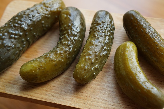 What is the Difference Between Kosher and Dill Pickles - Pediaa.Com