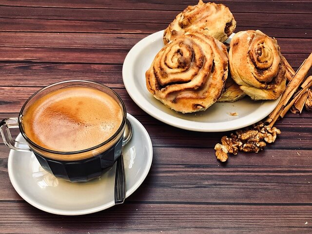 A Step by Step Guide on How to Store Cinnamon Rolls - Food Shark Marfa