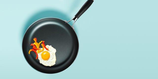8 Best Egg Pans 2022 - Best Skillets for Fried Eggs, Omelets and More