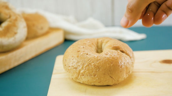 4 Ways to Make a Frozen Bagel Taste Freshly Baked - wikiHow