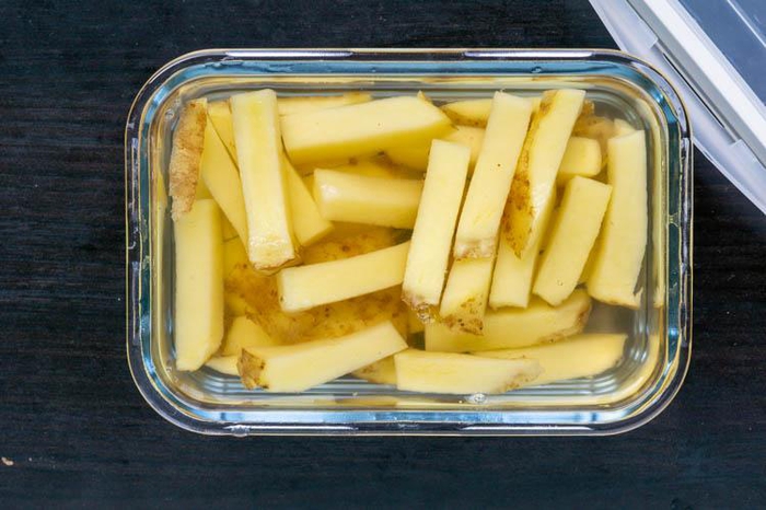 Should you Rinse or Soak Potatoes Before Frying? - An Experiment - FoodCrumbles