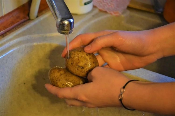 Are you washing vegetables in soap water? It may do more harm than good |  The News Minute