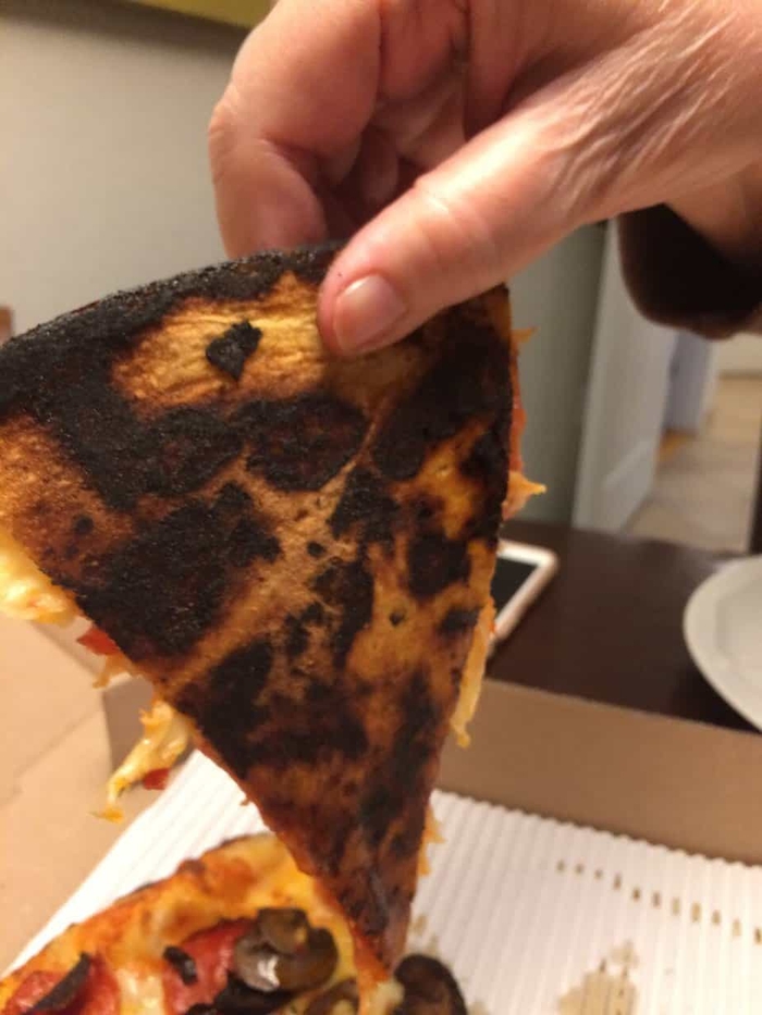 How to prevent the bottom of your pizza from burning every time - Pizza  Companion