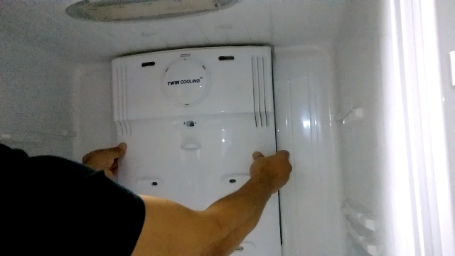 Samsung Refrigerator - Twin Cooling - Solving Water Condensation Under the Drawers : 10 Steps - Instructables