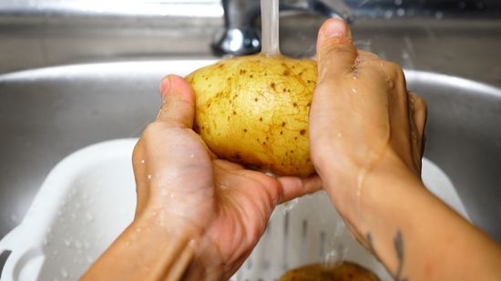 How to Clean Potatoes: 15 Steps (with Pictures) - wikiHow