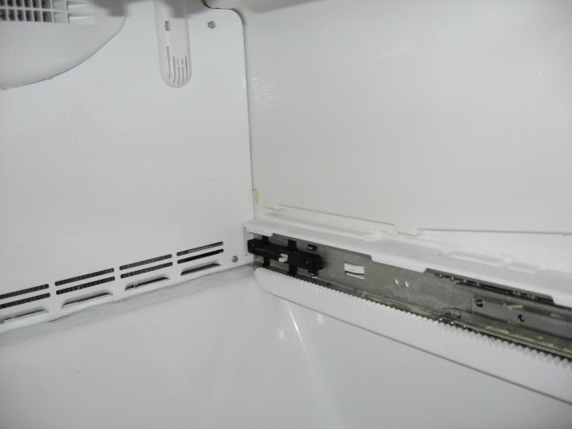 My Amana Bottom-freezer Fridge Is Leaking Water Onto The Flo... | DIY Forums