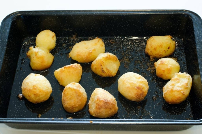 Can I Roast Potatoes Ahead Of Time And Reheat? (My Tips) – Boss The Kitchen