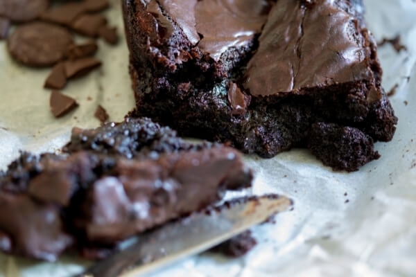 How to Fix Undercooked Brownies (2 Simple Ways)