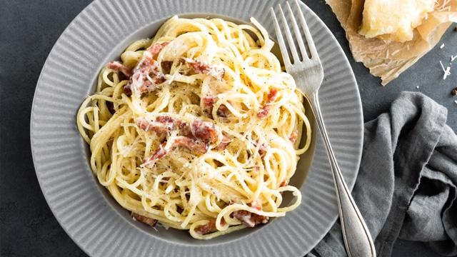 What's The Difference: Alfredo Vs. Pinoy-Style Carbonara