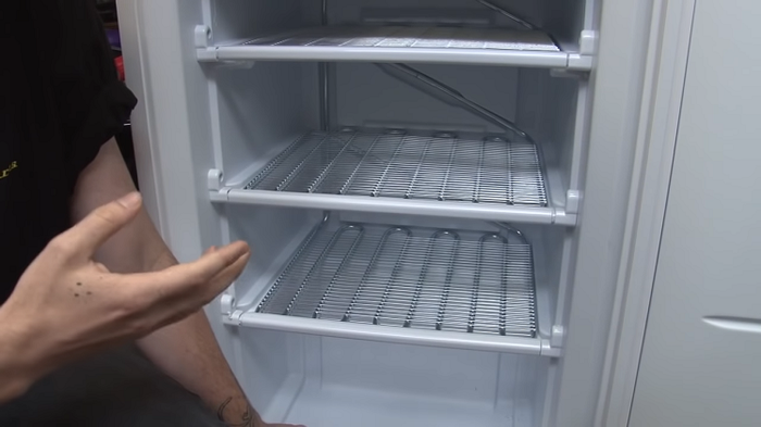 How to Fix a Leaking Fridge | eSpares